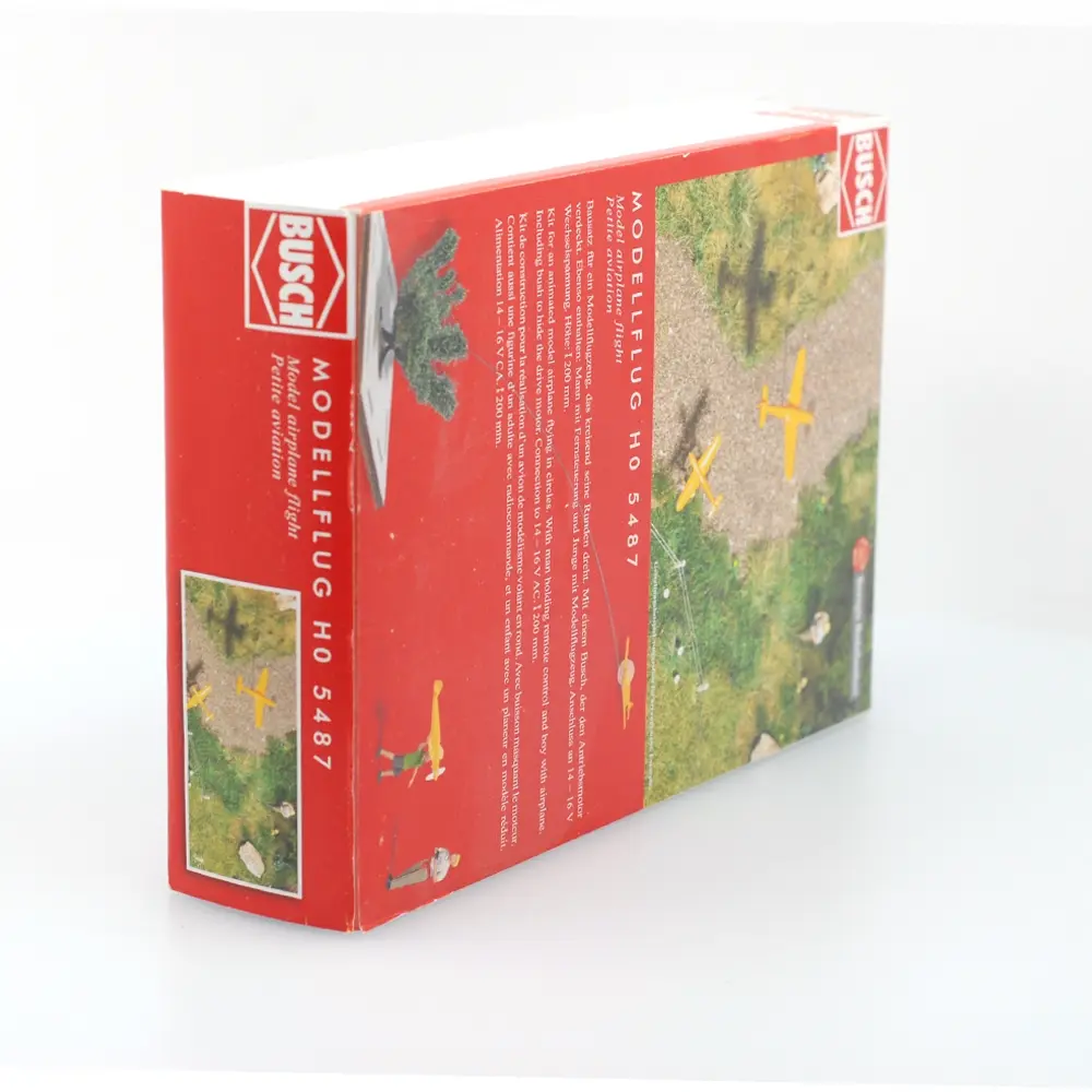 Un père et son fils pilotant un avion radiocommandé - BUSCH 5487 - HO 1/87 - 3