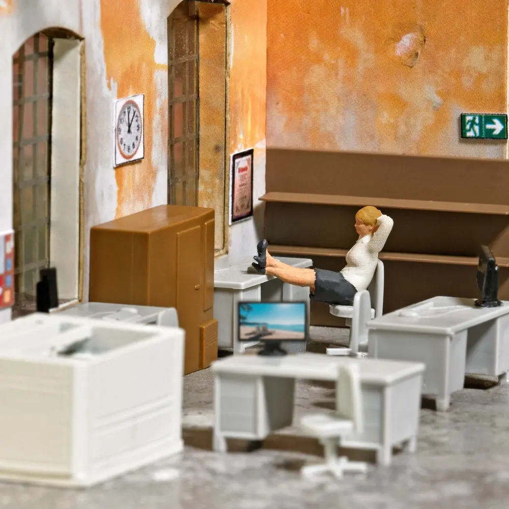 Fin du travail au bureau - Ensemble d'action scénette - Busch 79907 - HO 1/87  - 2
