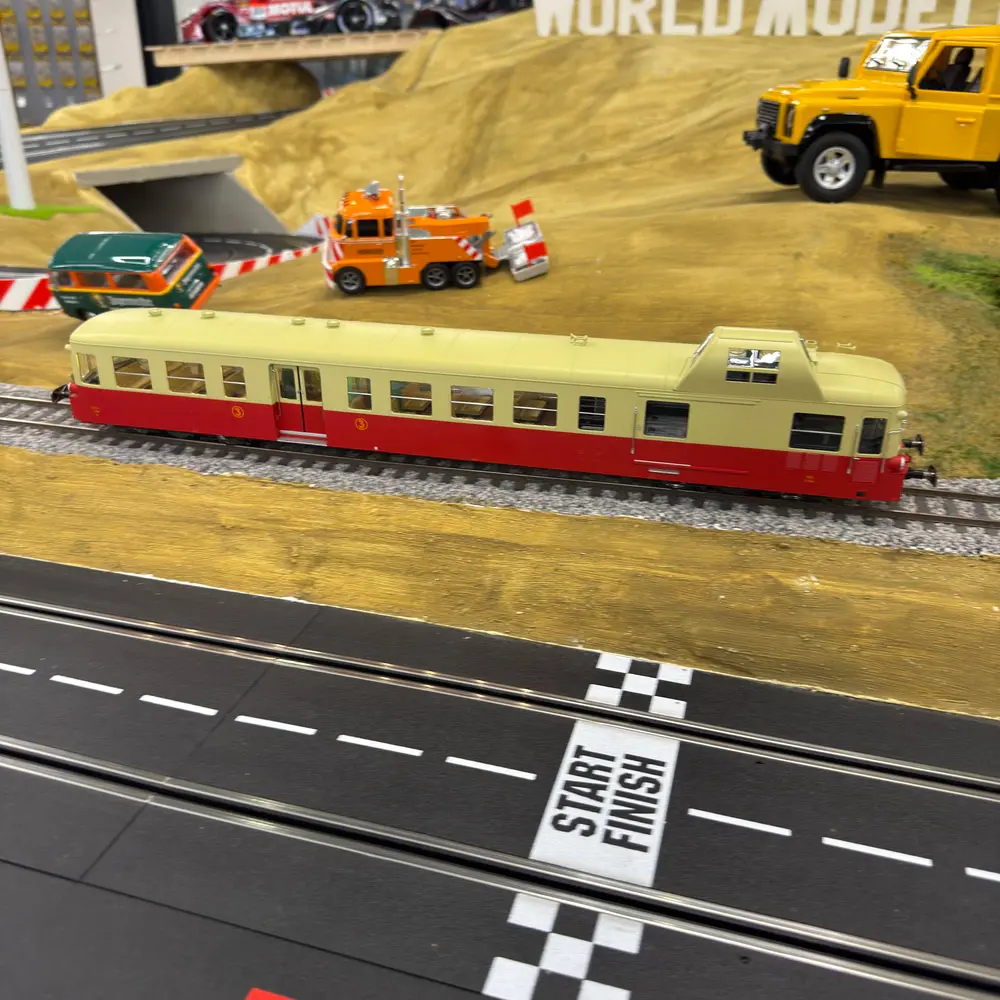 Autorail Picasso Modernisé X 3868 - Chrezo 3800-02S - O 1/43 - SNCF - Dépôt Douai - DCC SON - 11