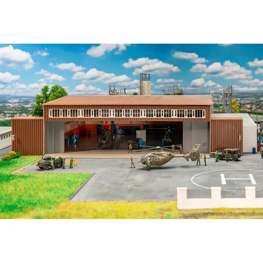 Hangar avec hélicoptère - Faller 144111 - HO 1/87 - Ep III - 4