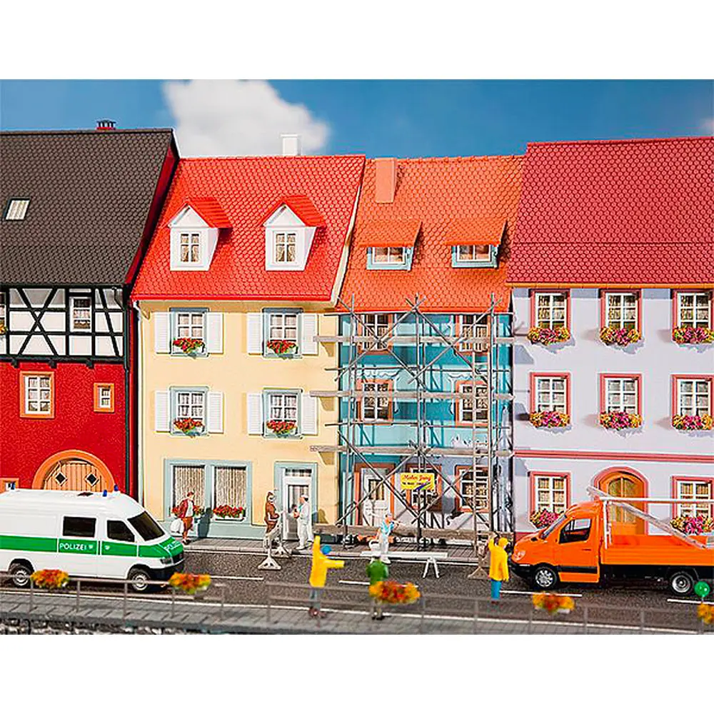 2 petites maisons de ville avec échafaudages - FALLER 130494 - HO 1/87 - EP V - 4