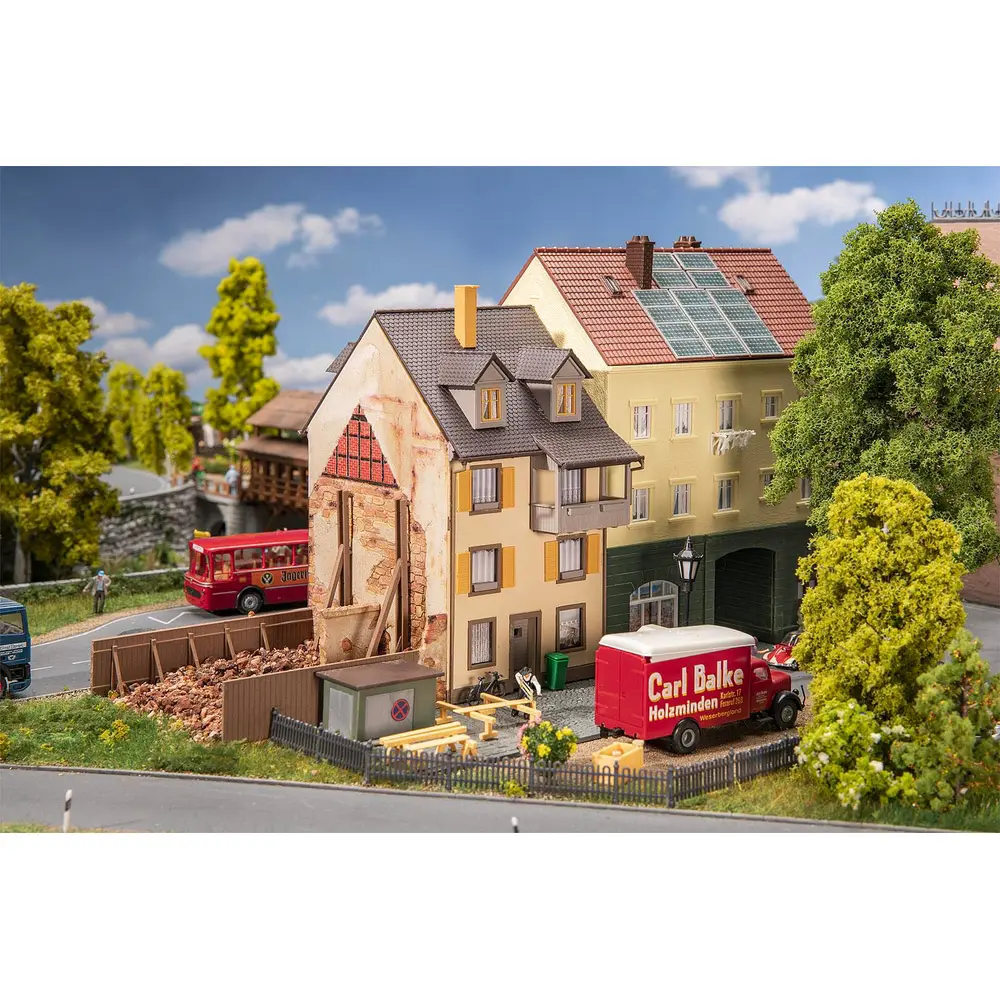 Maison de ville en réparation & accessoires - Faller 130692 - HO 1/87 EP III - 2
