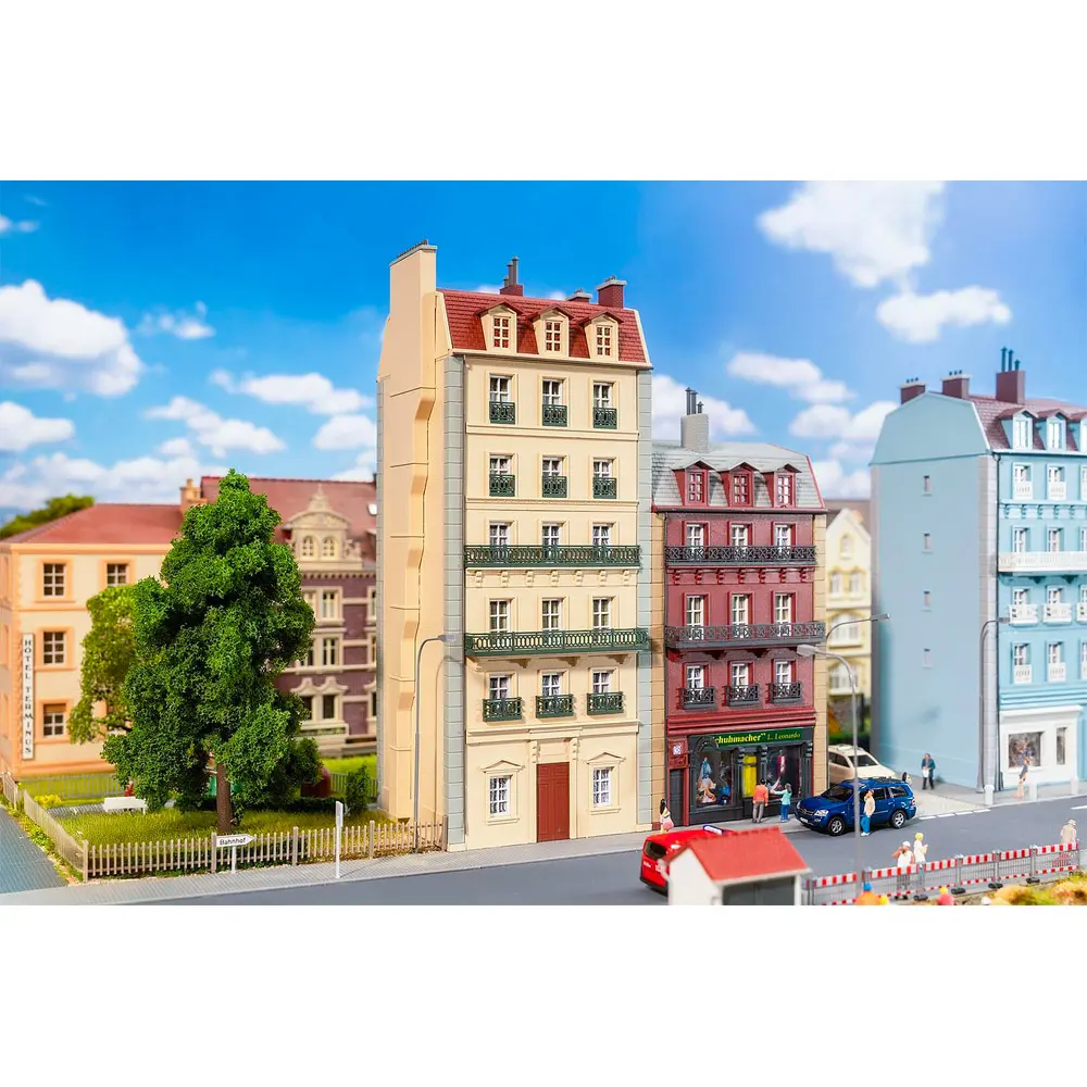 Maison de ville, 6 étages - Faller 130712 - HO 1/87 - EP III - 105 x 111 x 268 mm - 3