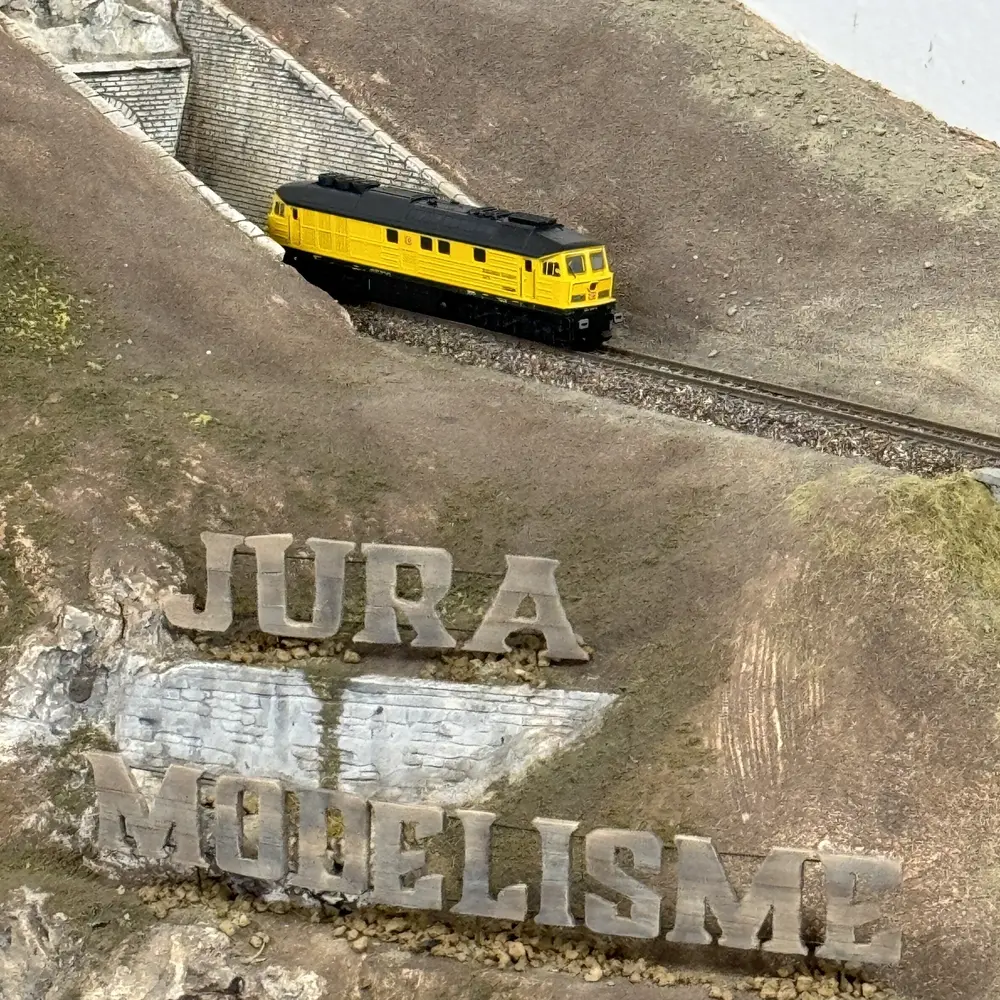 Locomotive diesel 233 493-6 Bahnbau - Arnold HN2601S - N 1/160 - DB - EP VI - DCC Son - 5