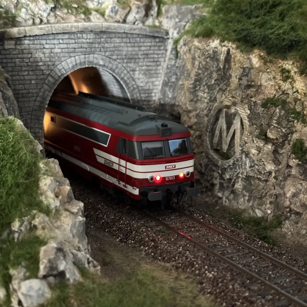 Locomotive Diesel BB 67613 "Capitole" - Jouef HJ2464S - HO 1/87 - SNCF - 2R - EP VI - DCC Sound - 8