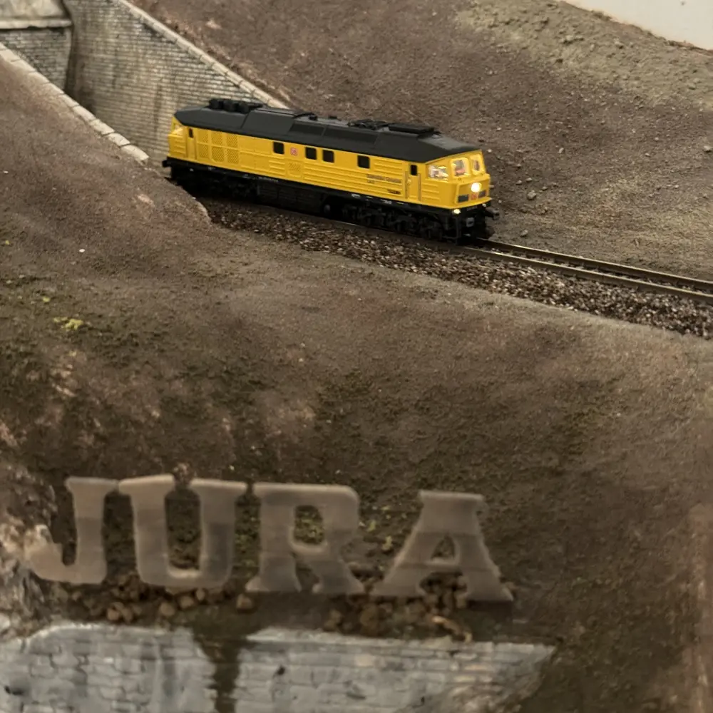 Locomotive diesel 233 493-6 Bahnbau - Arnold HN2601S - N 1/160 - DB - EP VI - DCC Son - 8