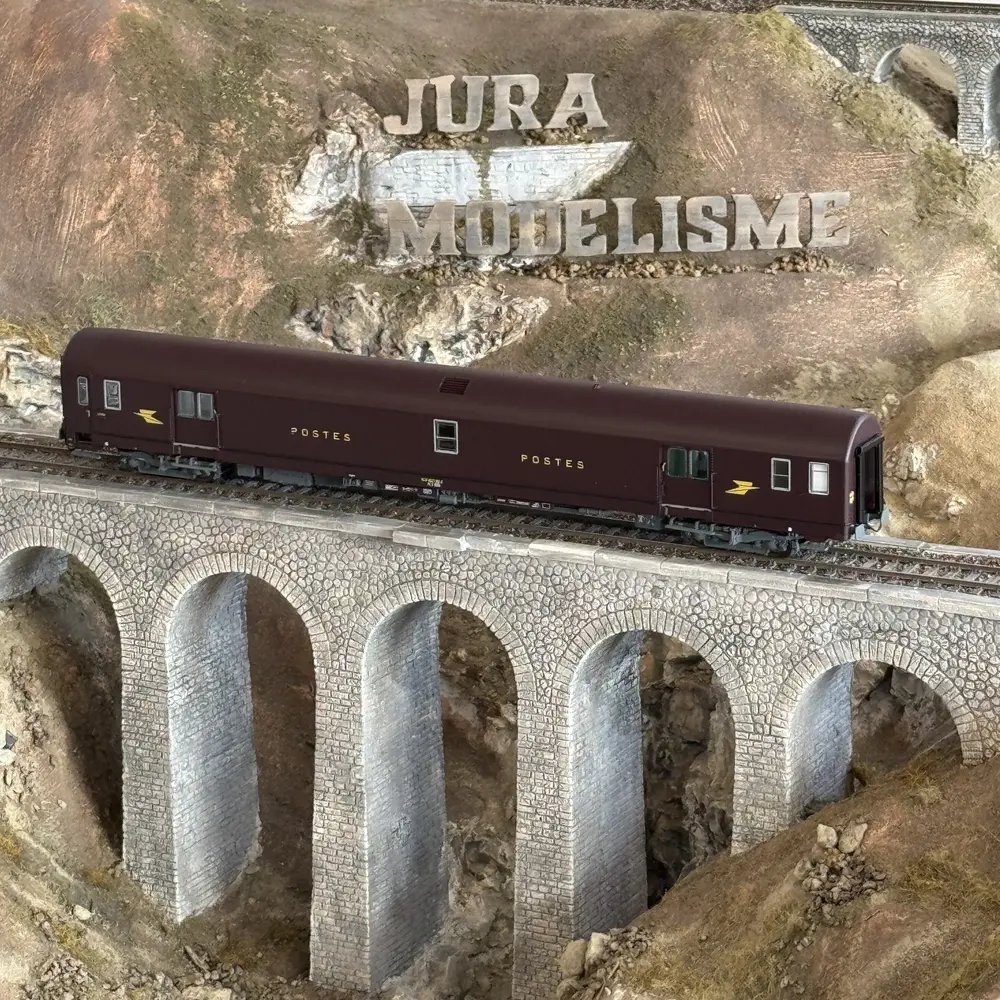 Voiture postale PA UIC livrée brun PTT bogies Y24X - LS Models 40427 - HO 1/87 - SNCF - Ep IV - 2R - 5