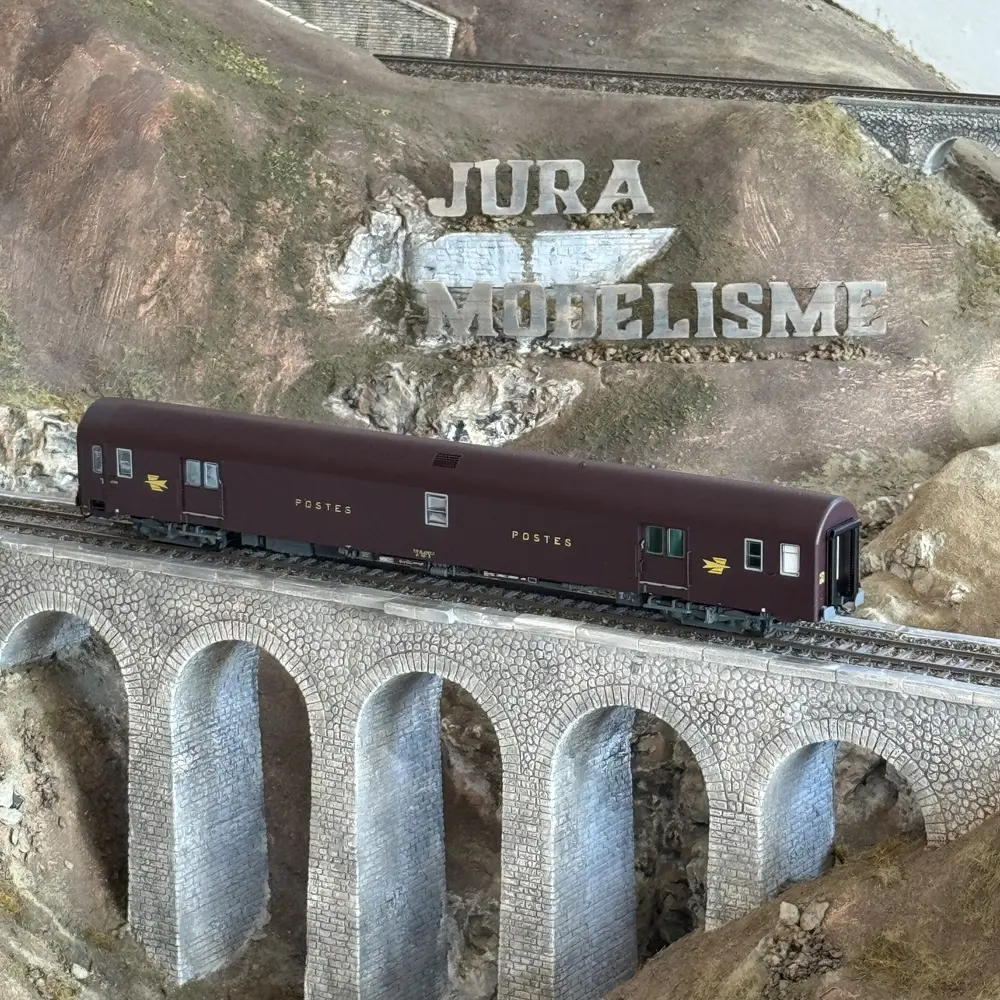 Voiture postale PA UIC livrée brun PTT bogies Y24X - LS Models 40426 - HO 1/87 - SNCF - Ep IV - 2R - 5