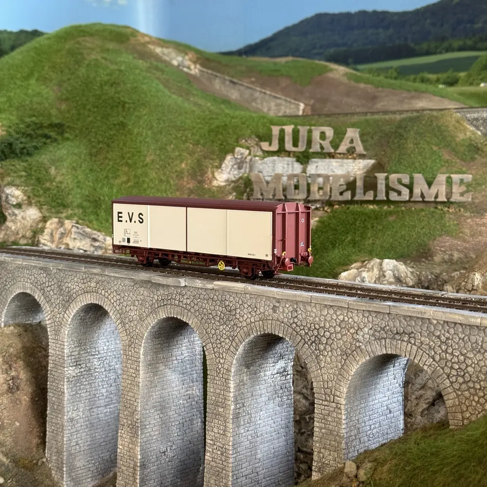 Wagon couvert EVS, Hs, blanc/brun, parois planes - LS Models 30690 - HO 1/87 - SNCF - Ep IV - 2R - 5