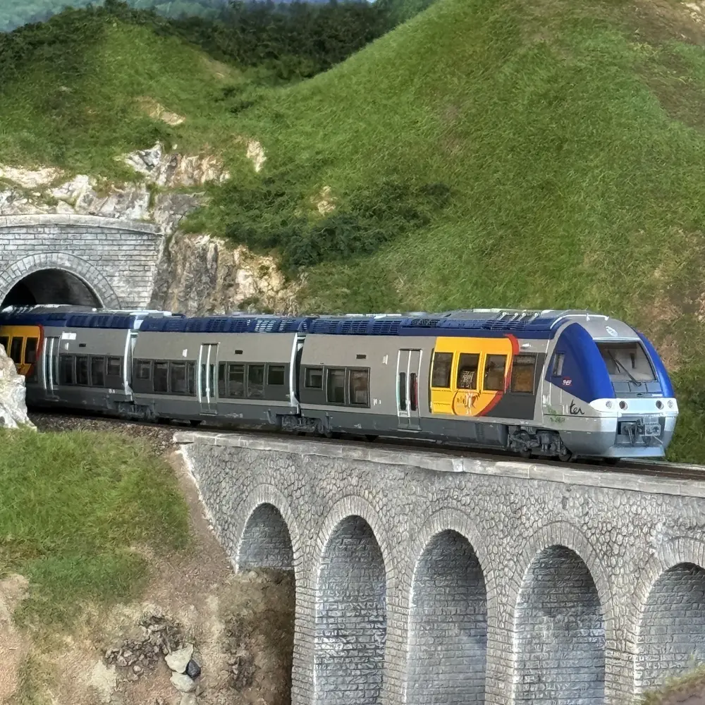 Rame automotrice AGC X 76743/76744 - Ls Models 10075 - HO 1/87 - SNCF - EP V / VI - 8