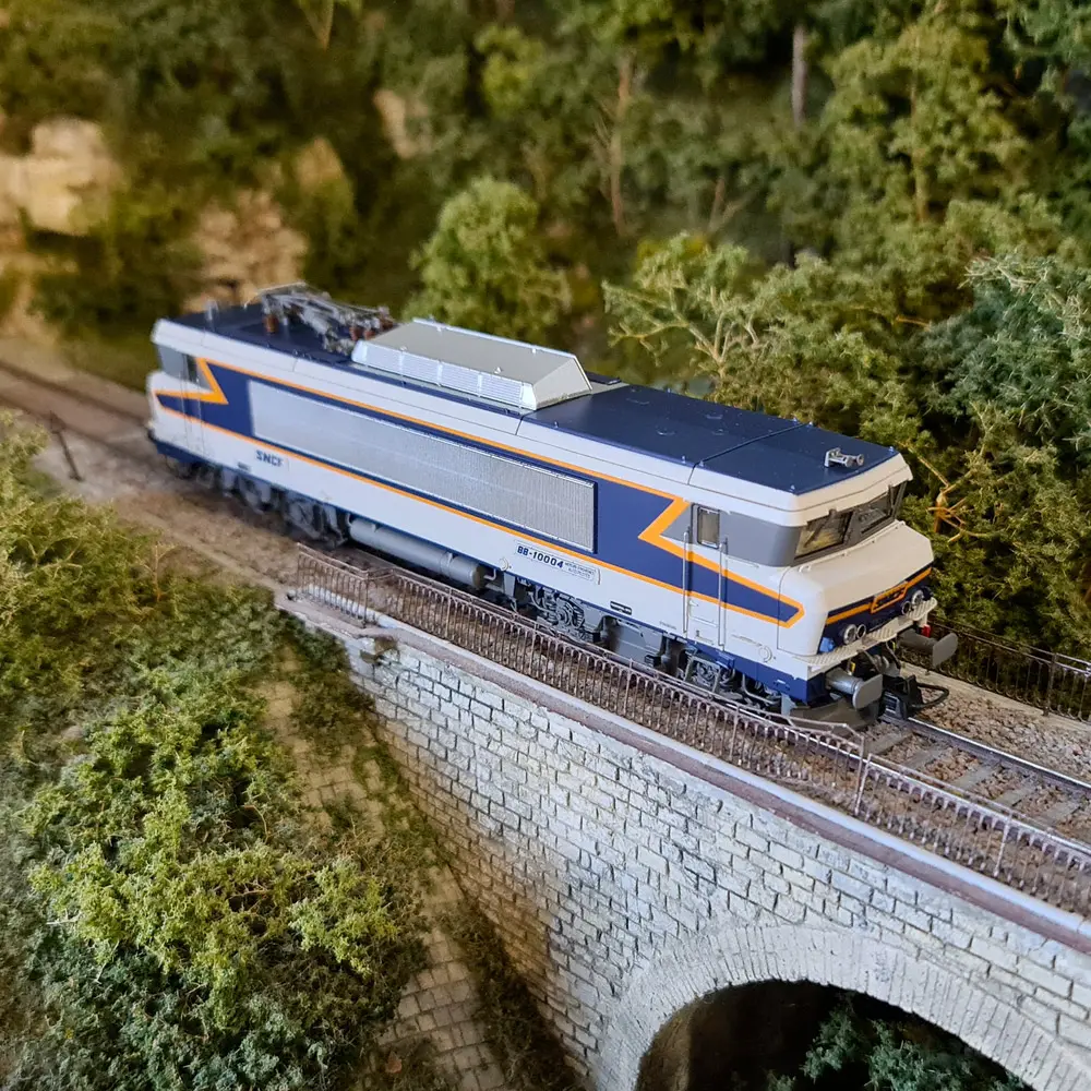 Locomotive électrique BB10004 "TEN/Chamois 432" LSMODELS 10988S SNCF - HO 1/87 - 5