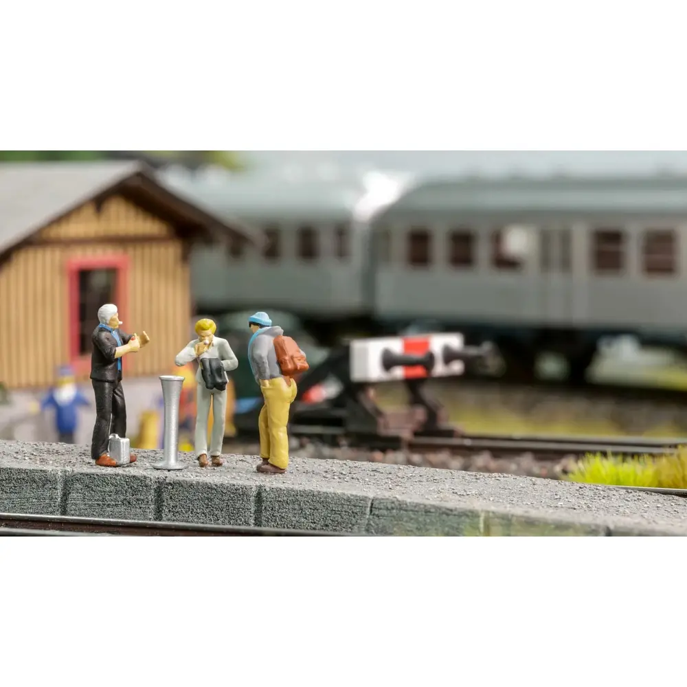 3 figurines en pause cigarette - Noch 16604 - HO 1/87 - 2