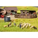 Pack de 4 personnages tondant 2 moutons NOCH 15751 - HO : 1/87ème - 2