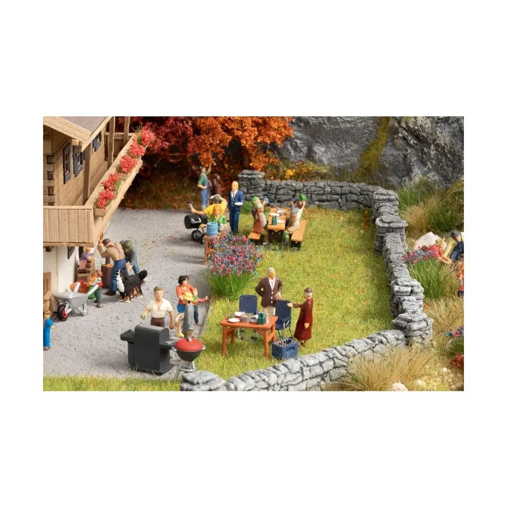 Pack de 5 personnages avec accessoires NOCH 16210 - HO 1/87 - Thème Barbecue - 2