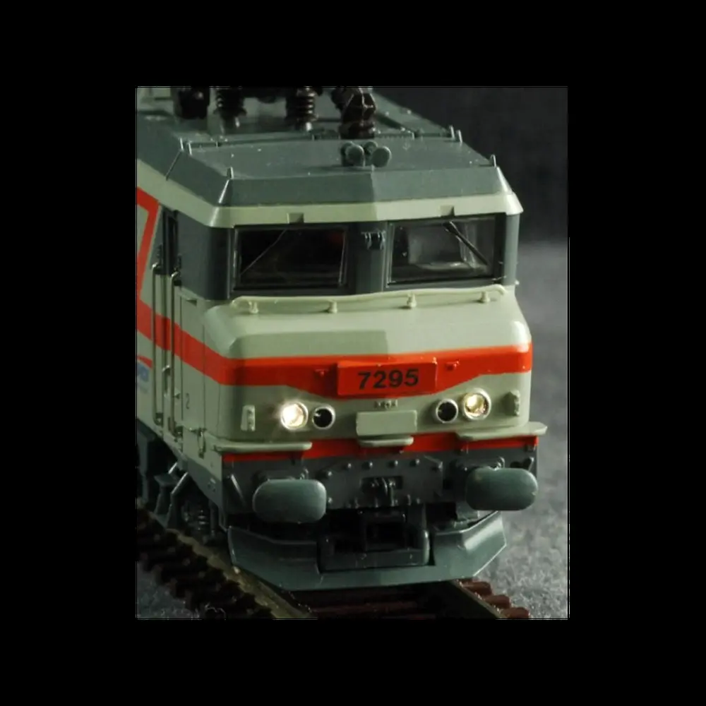 Kit éclairage LED - Distrimodel MPEL102K - pour locomotive Nez cassé 4400kW ROCO - 3