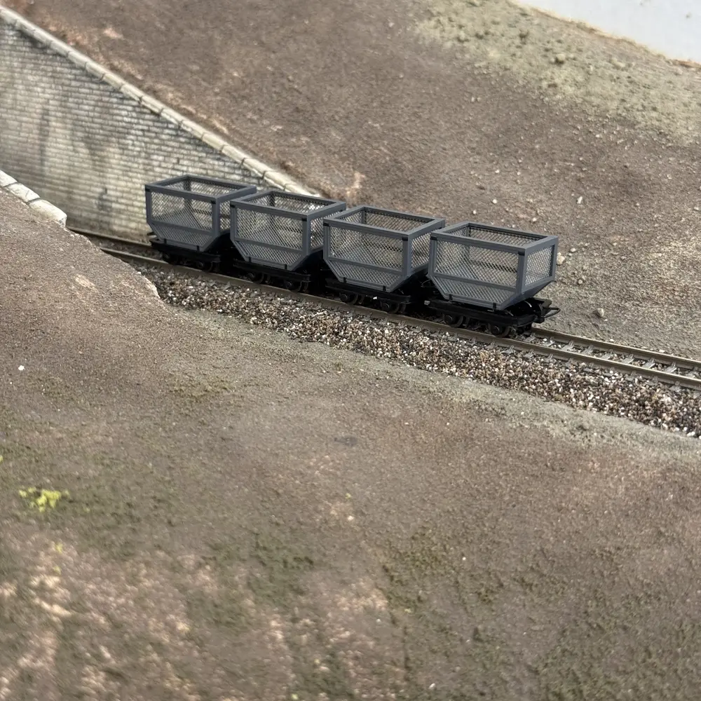 4 wagons à caisse grillagée pour le transport de canne à sucre - Minitrains 5123 - HOe 1/87 - 2R - 6