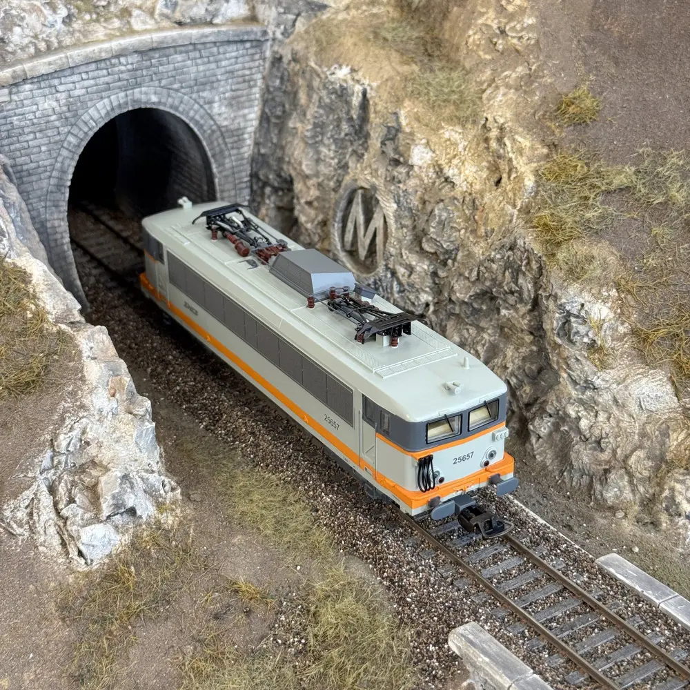 Locomotive électrique BB 25657 livrée béton - Piko 96539 - HO 1/87 - SNCF - Ep IV - Analogique - 2R - 8