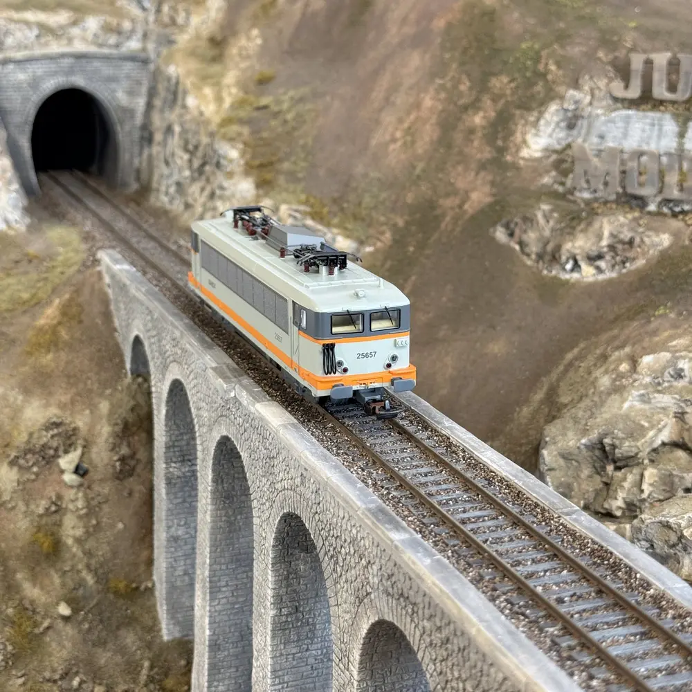 Locomotive électrique BB 25657 livrée béton - Piko 96539 - HO 1/87 - SNCF - Ep IV - Analogique - 2R - 7