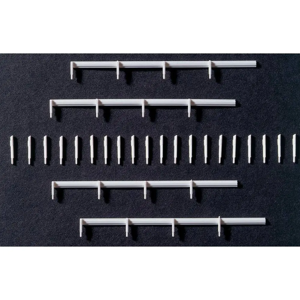 1 mètre de glissières de sécurité et 60 poteaux NOCH 60511 HO 1/87 - 2