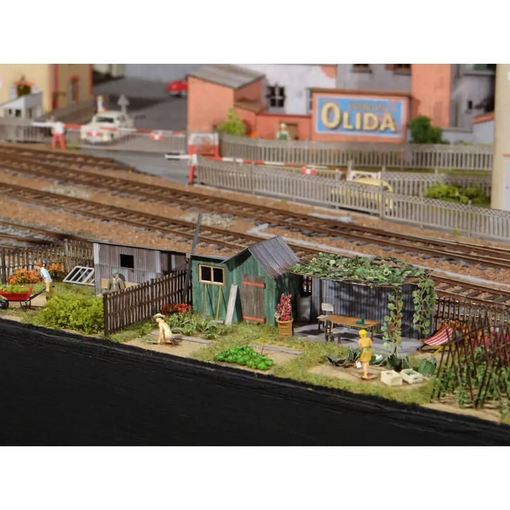 Jardin Cheminot : Cabanes, Appentis, Clapier, Poulailler, Châssis, Outils, Fût - Régions et Compagnies CIT007 - HO 1/87 - 2