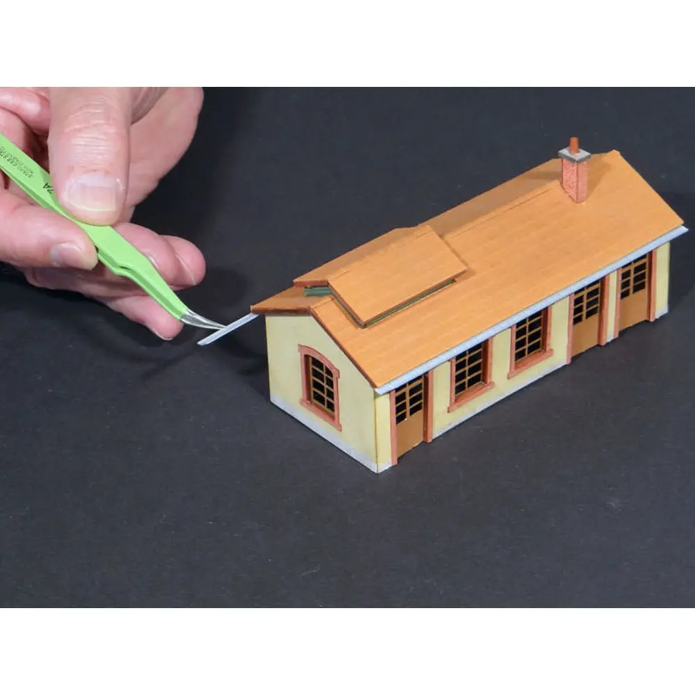 Gouttières et descentes d’eau (Technique 2) (gouttières en carton gaufré, descentes en fil métallique avec attaches en carton) - Régions et Compagnies MAT062 - HO 1/87 - 2