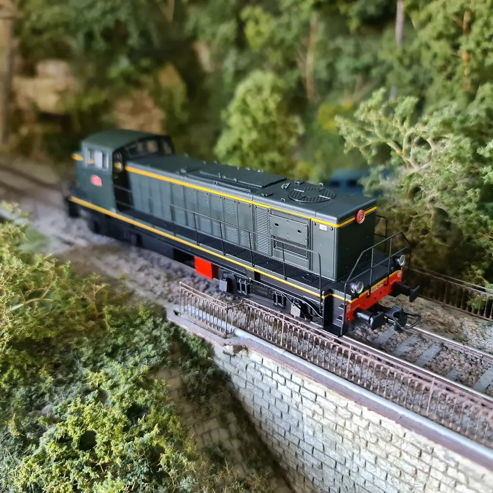 Locomotive Diesel 040 DE 132 Dépôt La Plaine - Analogique R37 HO41033 SNCF - HO - EP III - 5