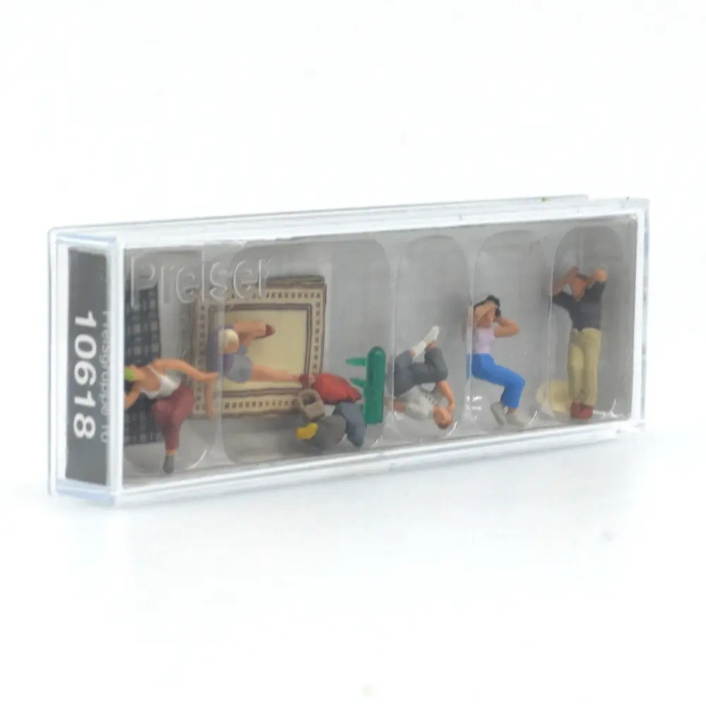 5 personnages se reposant en plein air sur des couvertures - PREISER 10618 - HO 1/87 - 2