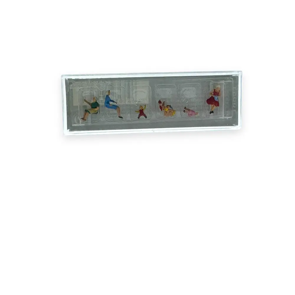 Pack de 3 Mères assises, 4 enfants assis et 2 bancs - Figurine - PREISER 10051 - Échelle HO : 1/87ème - 3