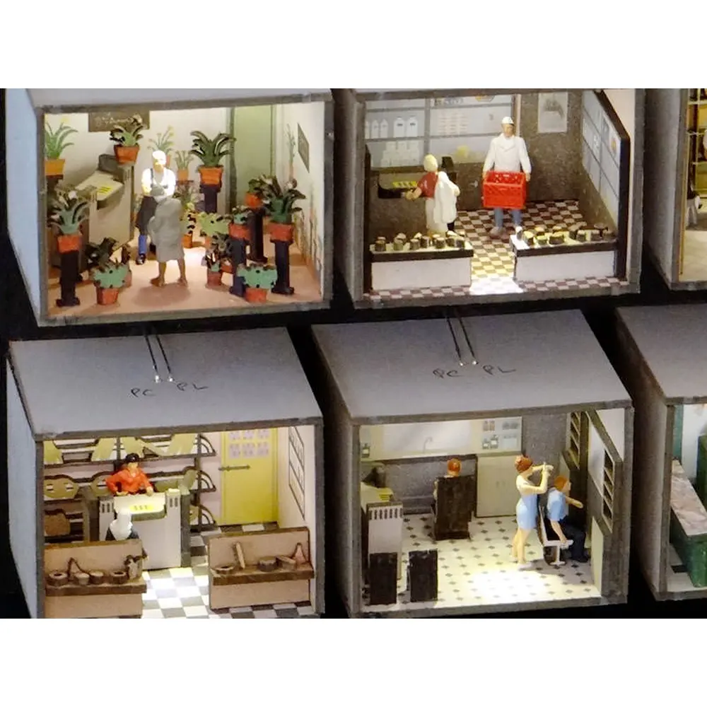 8 Petites boutiques aménagées et éclairées - Régions et Compagnies AME014 - HO 1/87  - 2