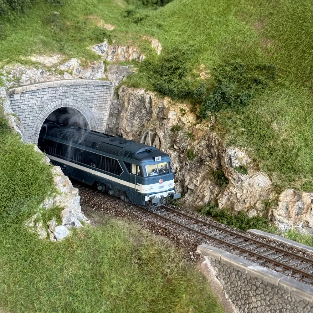 Locomotive diesel CC 70002 - Ree Modèles CC70002S - HO 1/87 - SNCF - Ep III - Digital sound + fumée - 2R - 13