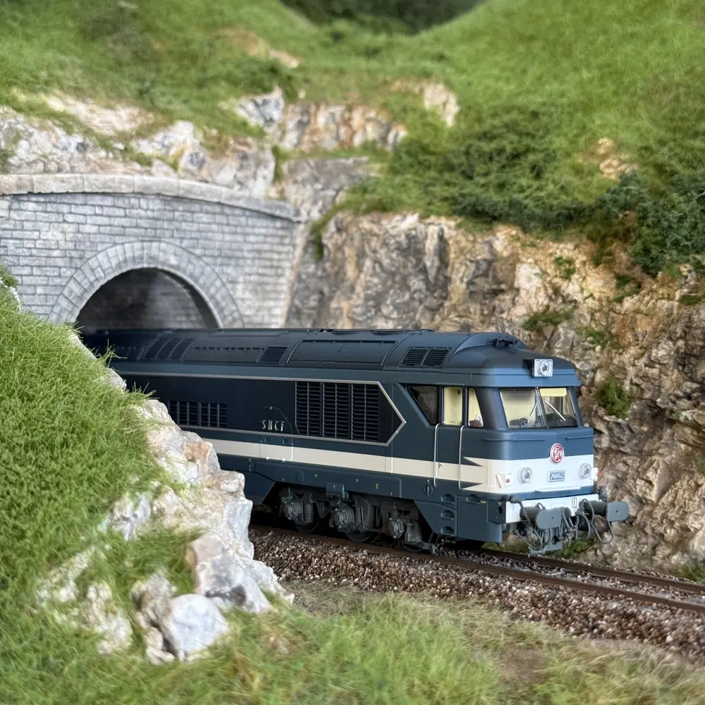 Locomotive diesel CC 70002 - Ree Modèles CC70002SAC - HO 1/87 - SNCF - Ep III - Digital sound + fumée - 3R - 7