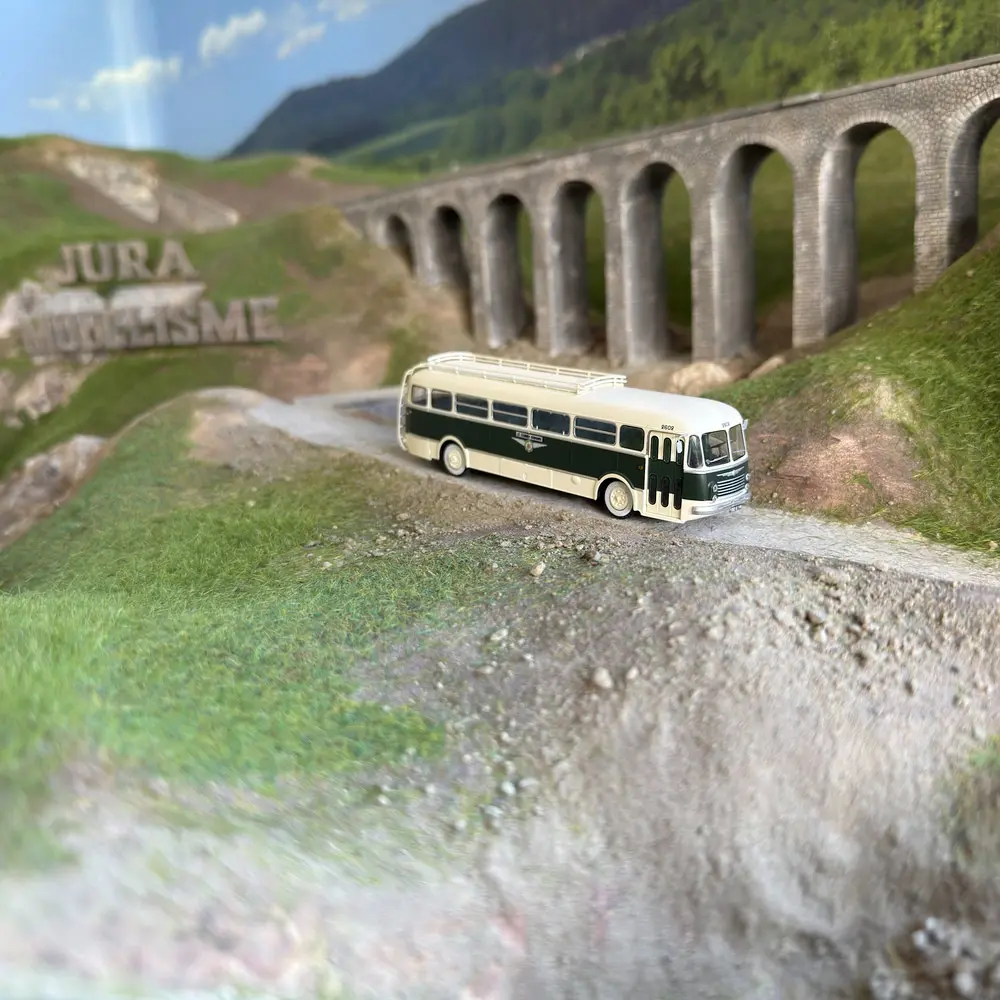 Autocar Renault "Transcar" Vert/Crème Calvados 14 - Ree Modèles CB135 - HO 1/87 - 6