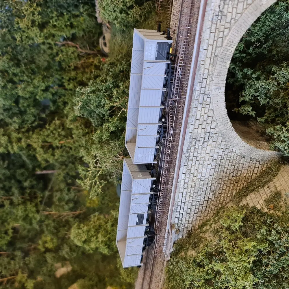 Deux wagons tombereau de la PLM avec 4 portes en bois gris - REE Modèles WB-811, HO 1/87e - 5