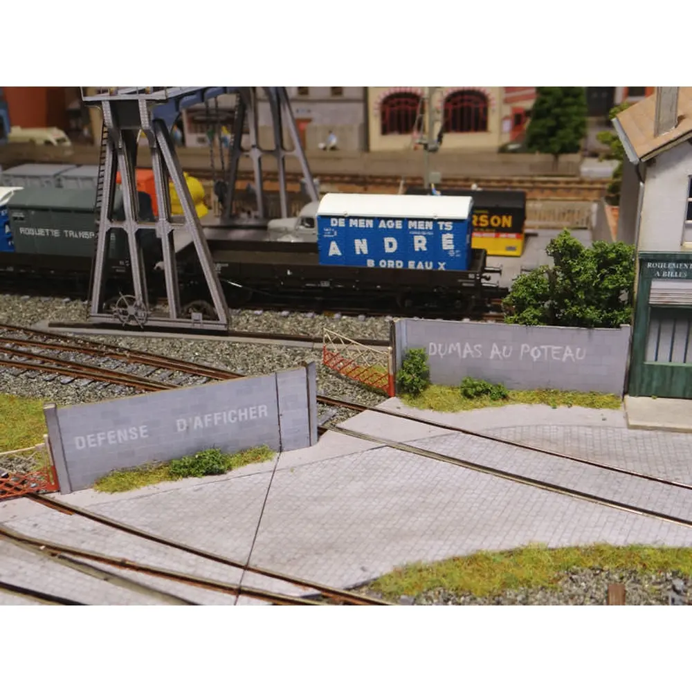 Murs en parpaings (avec et sans affiches) - Régions et Compagnies VIL027 - HO 1/87  - 5