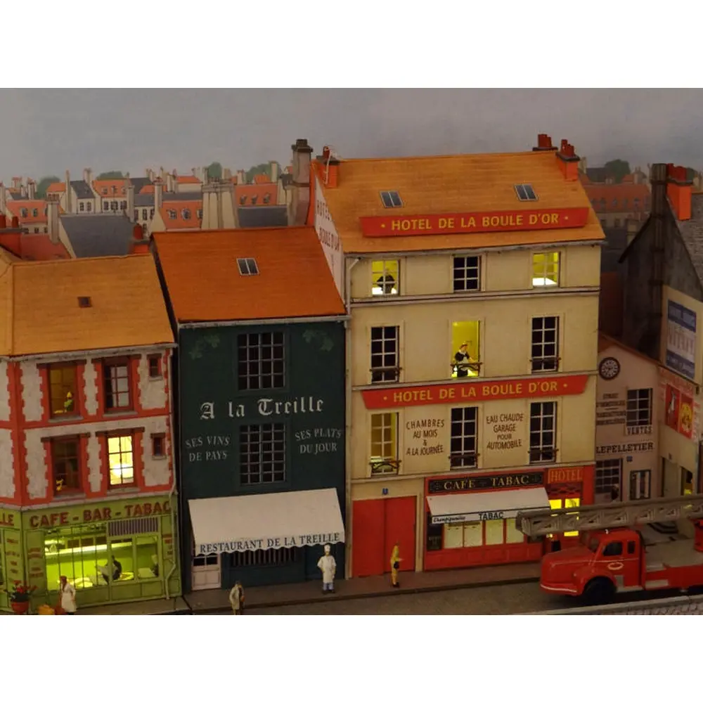 Bloc de 2 immeubles droits (Restaurant À La Treille + Hôtel de la Boule d’Or) - Régions et Compagnies VIL005 - HO 1/87  - 4