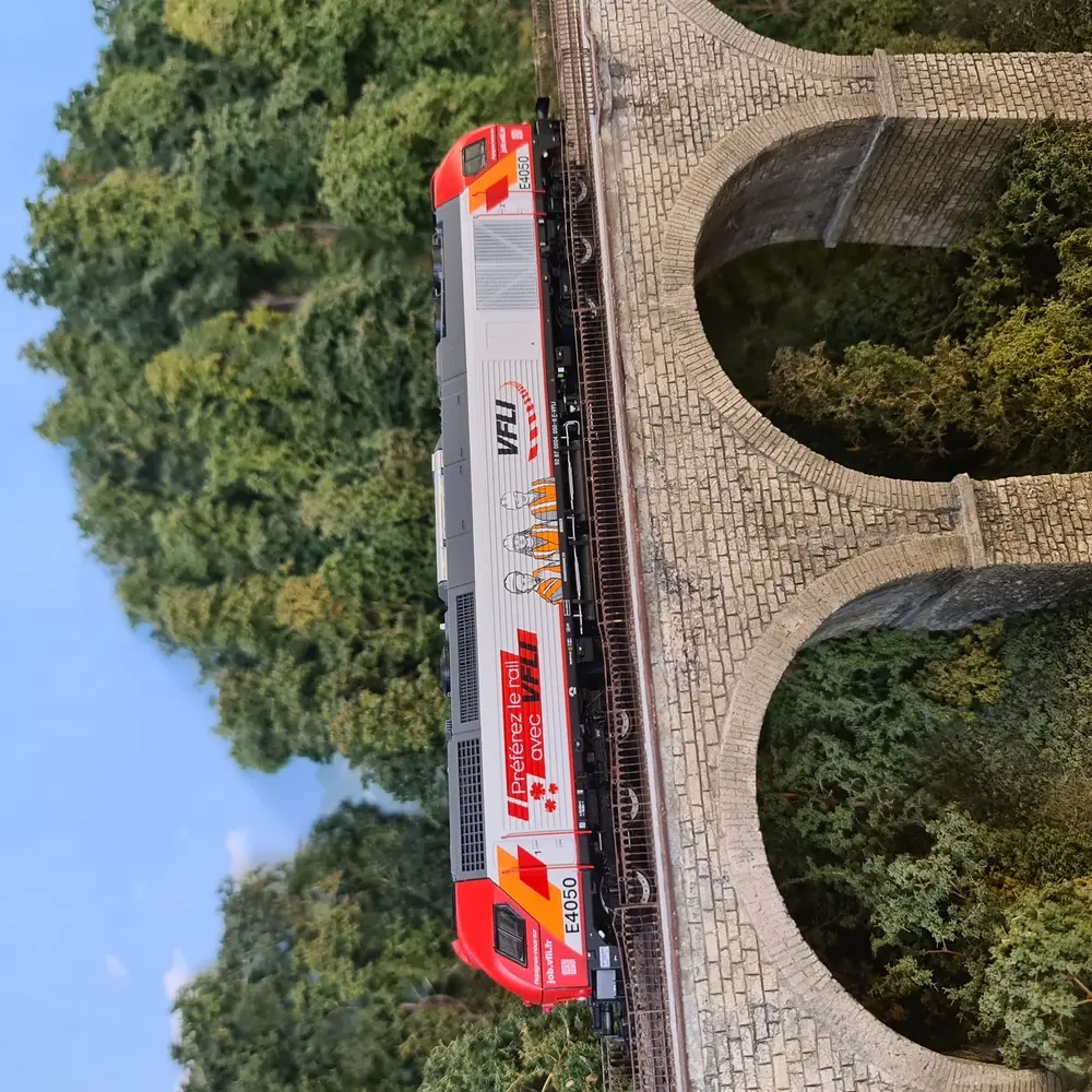 Locomotive électrique-diesel  Euro 4000 livrée VFLI, Sudexpress SUS405021, HO 1/87e - 4