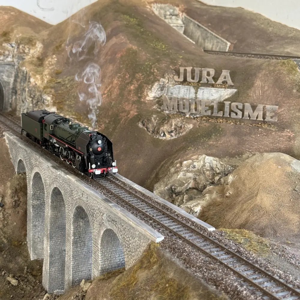 Locomotive à vapeur 141.R.1244 - Trix 25141 - HO 1/87 - SNCF - Ep VI - Digital sound fumigène - 2R - 18