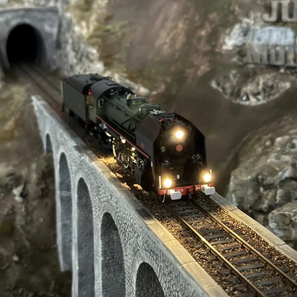 Locomotive à vapeur 141.R.1244 - Trix 25141 - HO 1/87 - SNCF - Ep VI - Digital sound fumigène - 2R - 9