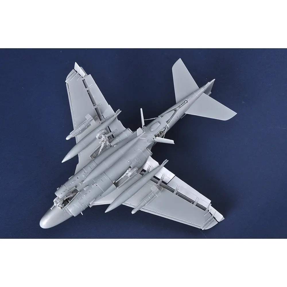 Avion d'attaque américain A-6A "Intruder" - Trumpeter 01640 - 1/72 - 16