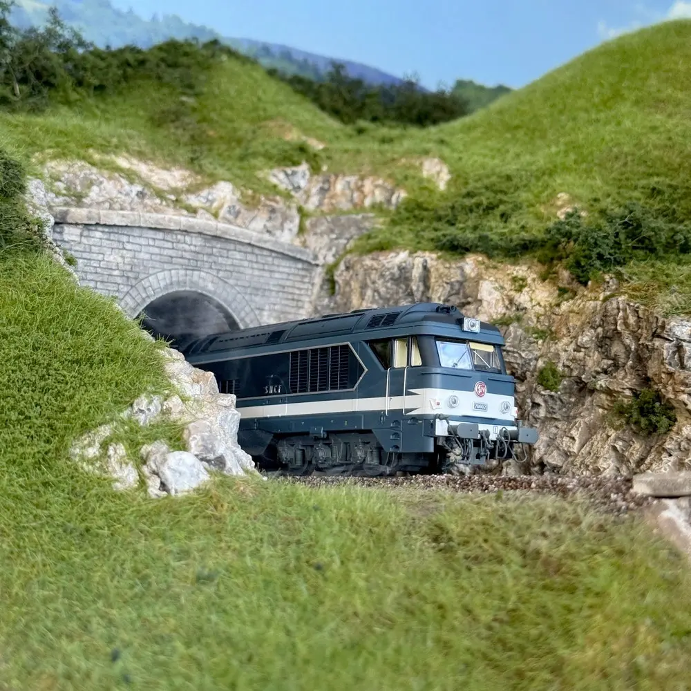 Locomotive diesel CC 70002 - Ree Modèles CC70002S - HO 1/87 - SNCF - Ep III - Digital sound + fumée - 2R - 7