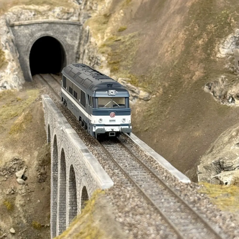 Locomotive diesel CC 70001 - Ree Modèles CC70001S - HO 1/87 - SNCF - Ep III - Digital sound fumigène - 2R - 15