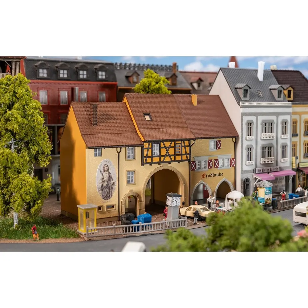 232167  Maisons de la vieille ville Maximilianstraße - FALLER 232167 - N 1/160