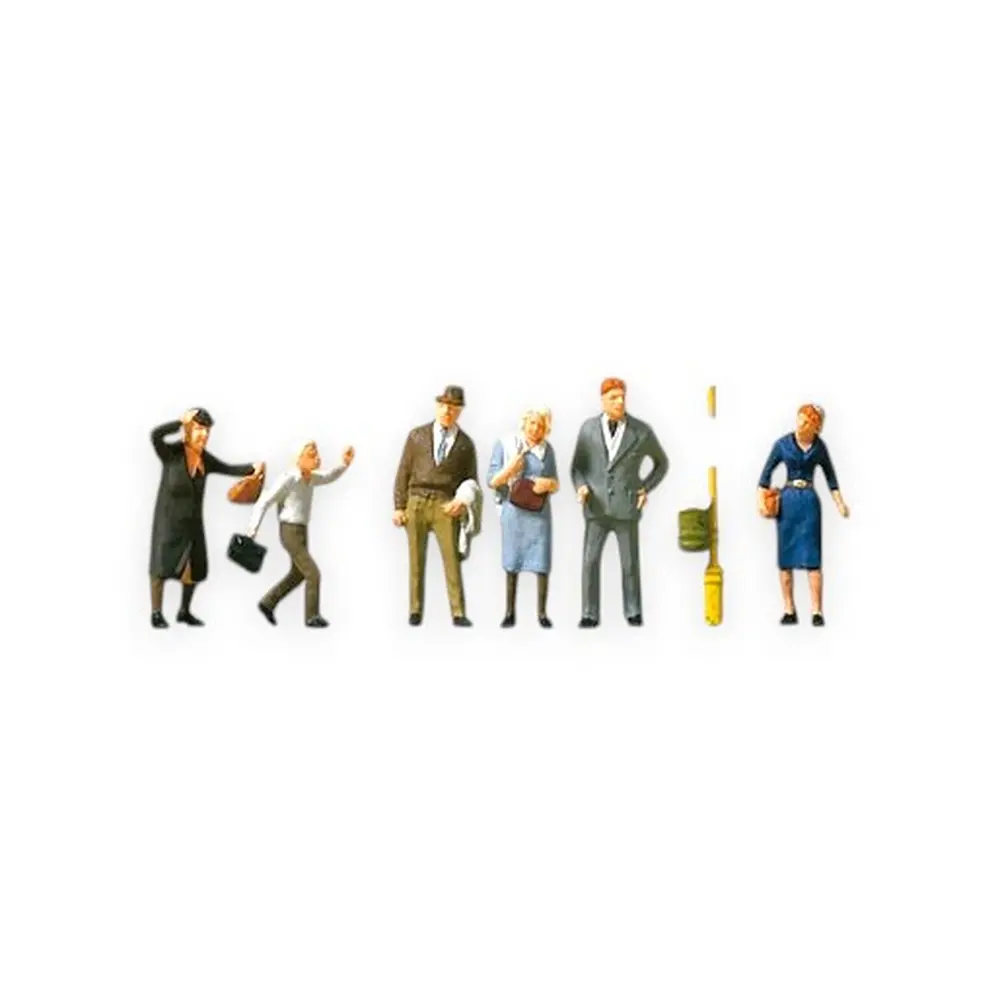 Personnages à l'arrêt de tramway