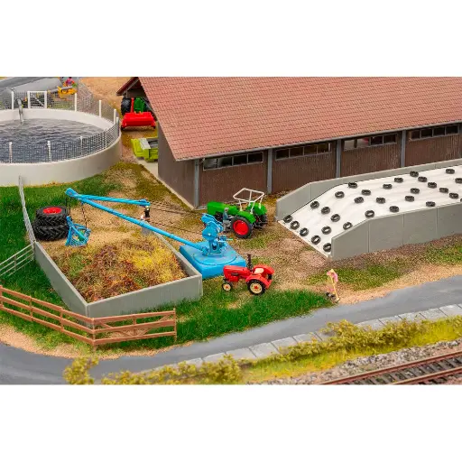 [FA130678] Silo-couloir et tas de fumier avec grue - Faller 130678 - HO 1/87