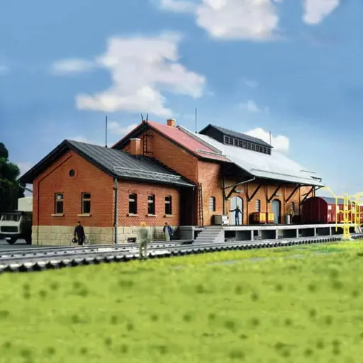 [KI39462] Hangar à marchandises avec quai de chargement